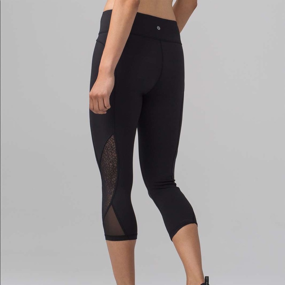 Lululemon Twist & Train Crop 19” Leggings in Black